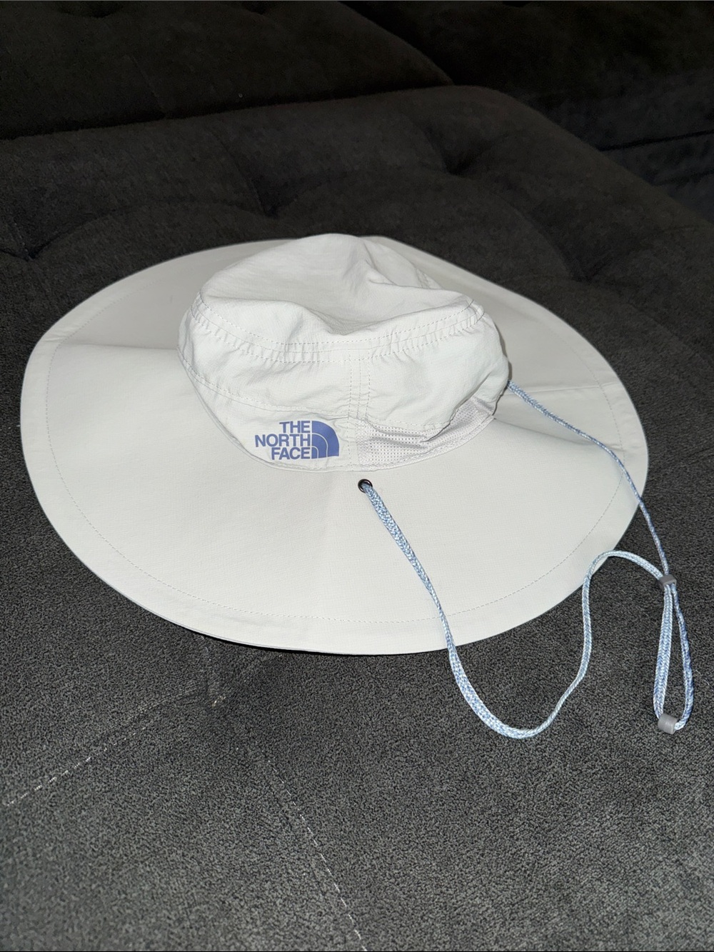 The North Face Unisex Wide Brim Sun Hat in Gray with Light Blue Cord